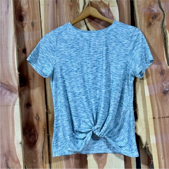 BUNDLE 2 Women’s Tops Medium - Picture 8 of 12